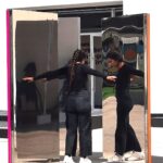 4. CAROLA ZECH. Instalación participativa Acero inoxidable pulido espejo, pintura tricapa, rotación a 360 grados, Bienalsur en Riyhad, Arabia Saudita. 2021 (4)